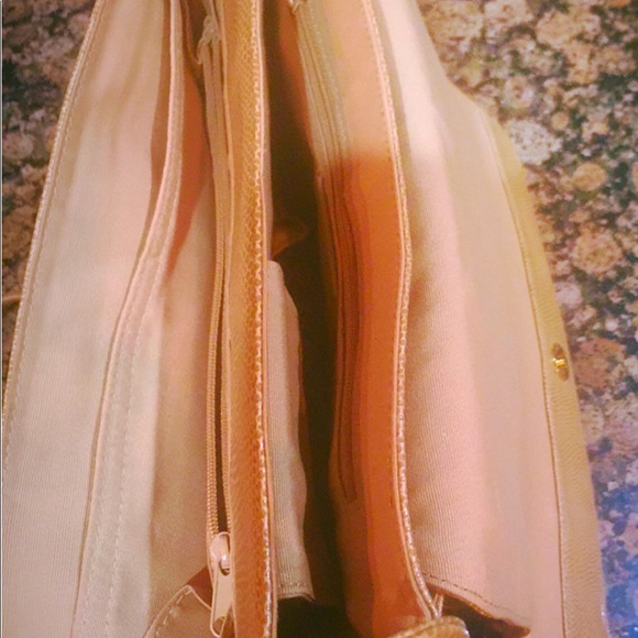 MEDALLION  Cute Crossbody Hand Bag w inside Wallet - Picture 7 of 8